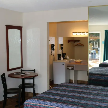 Bluelake Inn @ Heavenly Village
