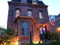 Suites of Euston Hotel dekat Bandara Charlottetown