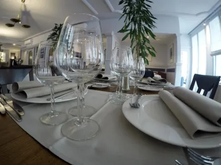 Logis Hôtel Acacia Отели в г. Башараж