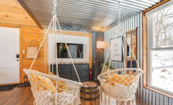 Hike, Fish & Boat: Waterfront Cabin in Ryegate!