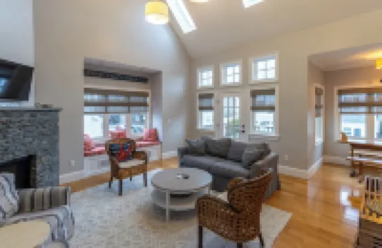 The Newport Lofts - 611 Thames Street