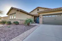 Putting Green & Hot Tub: Goodyear Retreat!