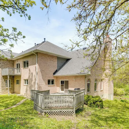 Relaxing Sauna: Hoffman Estates Villa in Elgin!