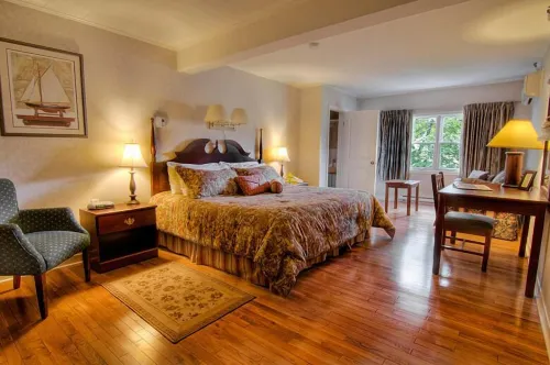Lanes Privateer Inn - Inns