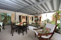 Casa María Aeropuerto B&B