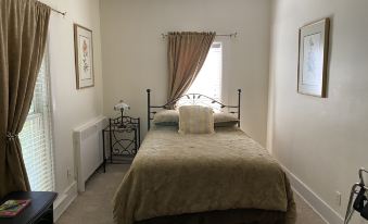 Monroe Manor Inn