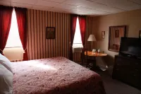 The Winter Inn Hotels in Grattan Township