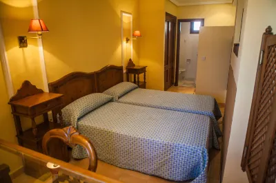 Estudios Turísticos Bahia Sur Hotel dekat Centro Comercial Bahia Sur