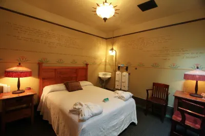 McMenamins Olympic Club فنادق في Centralia