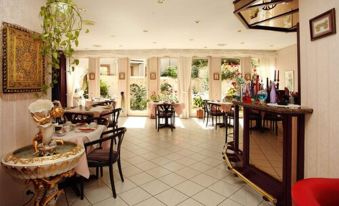 Astoria Hotel - Housity