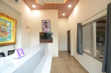 Hotel Shri Dhwaja Inn