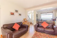 2 Bay View Hotels near Warkworth Golf Club