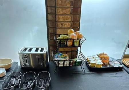 Rayland Hotel Отели в г. Даллес