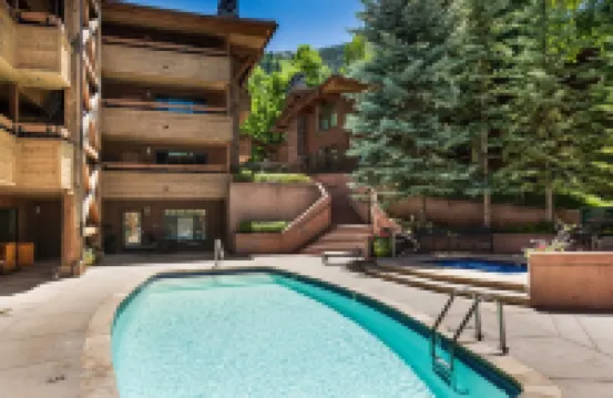 718 S. Mill St. Fasching Haus #4 3 卧室公寓 by RedAwning