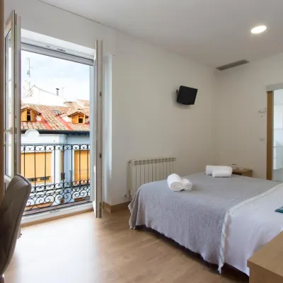 Hostal la Numantina Hotels near Calle San Juan