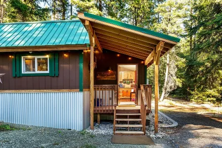 Camp David 1 Bedroom Home by NW Comfy Cabins