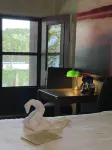 Mountain Harbor King Guest Room on Lake Ouachita Hotels in Mount Ida