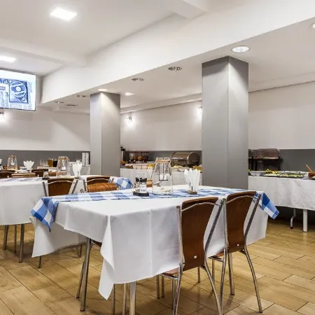 Hotel Olivia Отели рядом с достопримечательностью «Гданьский монастырь цистерианцев»