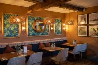 레드 라이언 인 토드윅 디닝톤 호텔