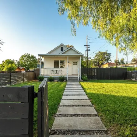 Sprawling Downtown Redlands Retreat Central to all Schools, Hospitals & Events