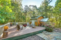 Family Getaway: Georgia Cabin w/ Outdoor Hot Tub - Homestays