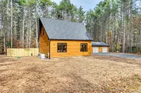 Modern Cabin w/ Hot Tub & Sacandaga Lake Access!