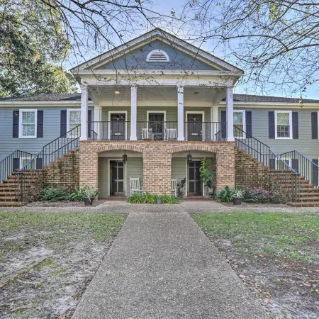 Central Thomasville Condo - Walk to Broad St!