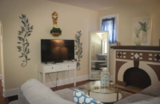 Modern Cozy Getaway 6 Miles from Downtown, Cincinnati