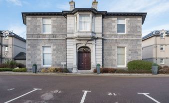 Marks at the Manor Luxury Riverside Apartments - Sleeps up to 4, with Parking and Sky TV