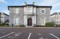Marks at the Manor Luxury Riverside Apartments - Sleeps up to 4, with Parking and Sky TV