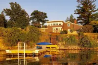 Family Cottage on Chaumont Bay, Walk to Downtown - 3-Star
