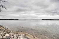 Pelican Lake Retreat w/ Fire Pit, Dock & Grill! - Wifi