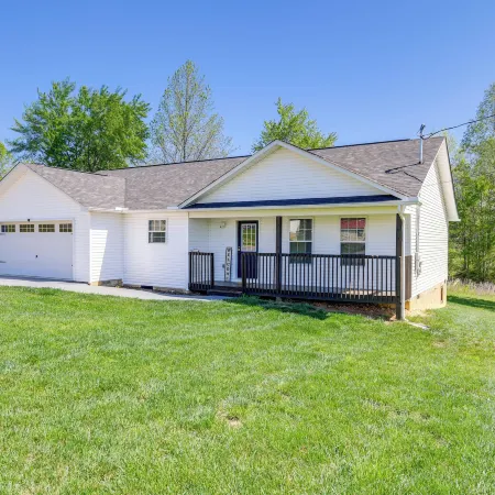 2 Mi to Douglas Lake, Boat Ramp White Pine Home!