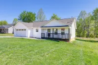 2 Mi to Douglas Lake, Boat Ramp White Pine Home! - Parking