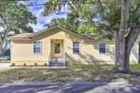 Home w/ Yard: 1 Mi to Indian Rocks Beach & Golf - Parking