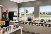 Microtel Inn & Suites Montreal Airport-Dorval QC Hotels in Pointe-Claire