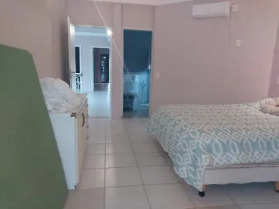 Beautiful, spacious house in a gated community. Hotel in zona Foz do Rio Guaratuba