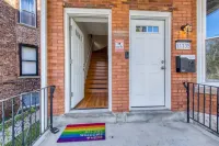 Modern "Blast From The Past" A Real Retreat 3Bedroom Unit Hotel in zona Chicago State University