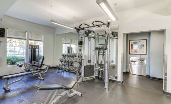 Luxe Long Beach Condo w/ Pool: 1 Mi to Shoreline!