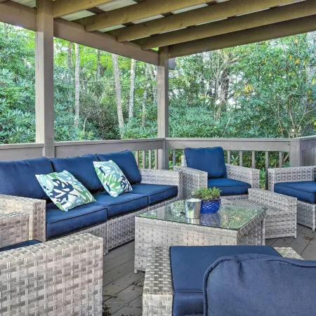 Highlands Home w/ Fireplace, Views, & Trails!