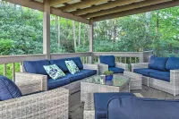 Highlands Home w/ Fireplace, Views, & Trails! - balcón