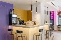 The Q Hotel - С баром