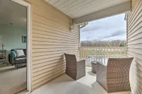 Bright Manistee Condo w/ Beach + Pool Access! - مطابخ