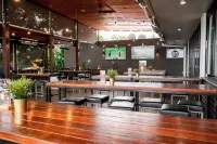 Browns Plains Hotel Hotel a Springfield Lakes