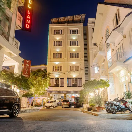 CAT PHUC HOTEL Отели рядом с достопримечательностью «Парк Dam Sen»