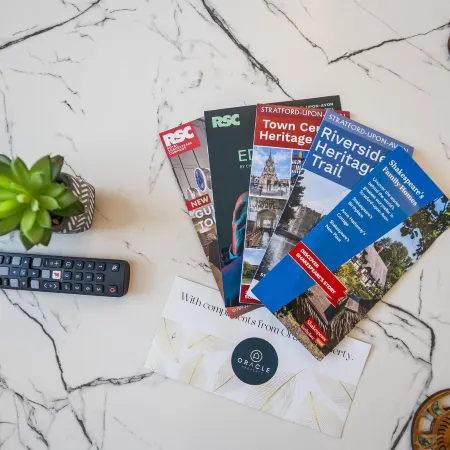 Modern Townhouse Apartment in Stratford Upon Avon with Wifi & Netflix