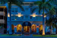 Cordova Inn Hotels near The Dali' Museum
