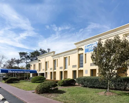 Rodeway Inn Joint Base Andrews Area Отели рядом с достопримечательностью «Branch Avenue»