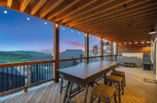 On The Rocks - Home for 16!