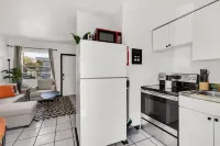 Relaxed Vibe | Near Beach | Parking & Fast Wi-Fi